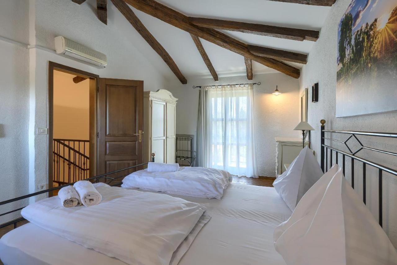 Leopoldo By Istrian Country Villa *